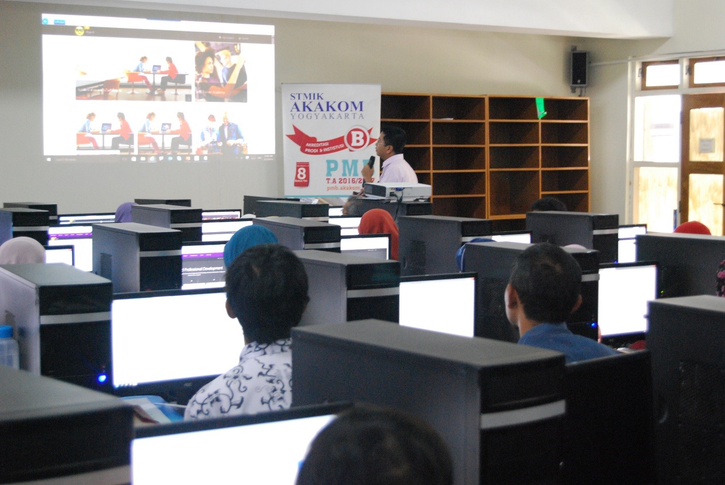 Social Chorus Camp – Introducing Media Social Content Sharing for Teachers