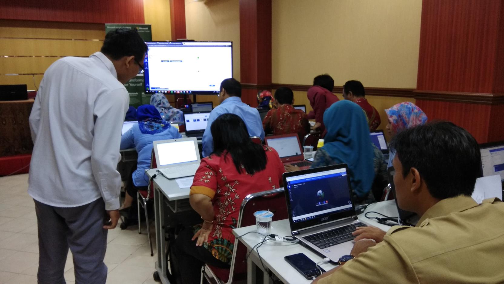 Guru Inovatif Workshop: Digital Creativity in 21st Century Skill
